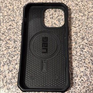 IPHONE 14 pro max UAG Monarch Pro Phone Case with side grip